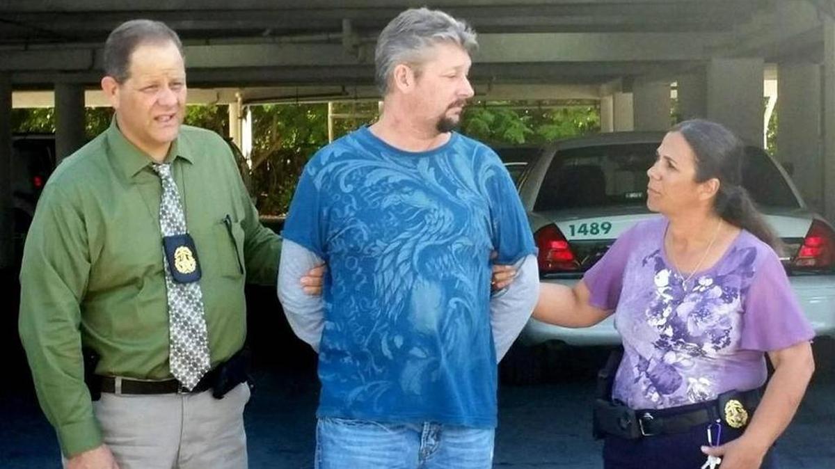 Monroe County Sheriff’s Office Major Crimes Detectives Manuel Cuervo and Dawn Augusto walk with a handcuffed Jeremy Stigler, who is accused of strangling to death his girlfriend, Jade Dixon, on Nov. 7.