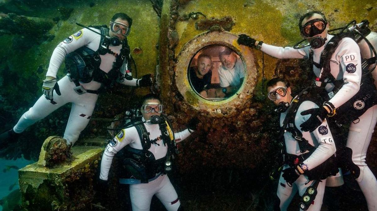 Dominic D'Agostino, USF College of Medicine & IHMC; Pedro Duque, ESA Astronaut, Cmdr. Kjell Lindgren, NASA astronaut; Trevor Graff, chief scientist, NASA ARES Program; (inside the window) Sean Moore and Mark Hulsback, FIU Aquarius Habitat technicians.