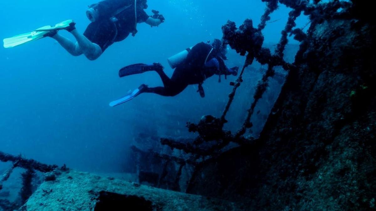 Anastacia and Tony Washer on a 2018 dive on the Eagle wreck, which is about six miles off Lower Matecumbe Key. 